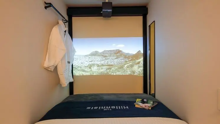 Oda, Sadece kadınlar için (Theater Pod, 80 Inch Projector)