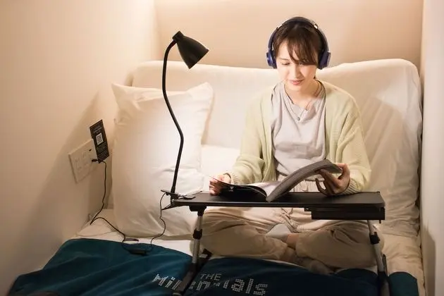 Oda, Sadece kadınlar için (Theater Pod, 80 Inch Projector)