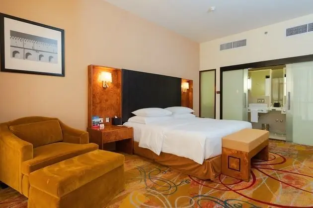 Executive Deluxe Suite