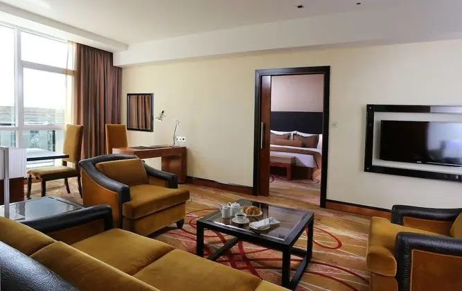 Executive Deluxe Suite