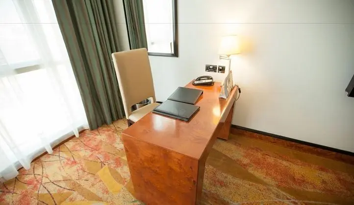 Executive Deluxe Suite