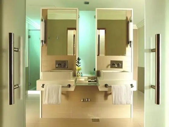 Executive Deluxe Suite