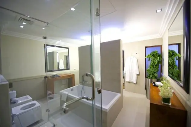 Family Suite with One King bed