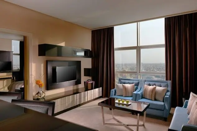 Club Queen Suite with One Queen Bed