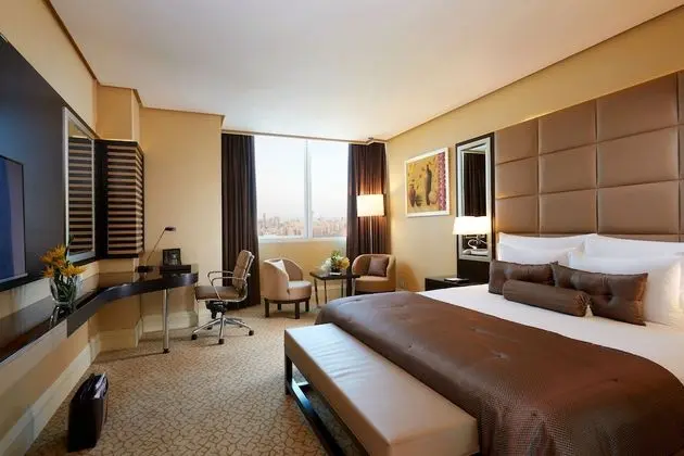Club Room King With Executive Lounge Access