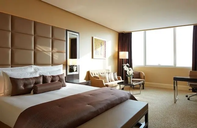 Club Room King With Executive Lounge Access