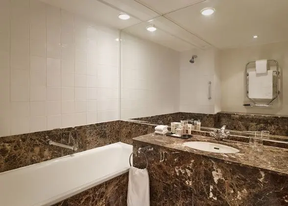 Club Tek Büyük Yataklı Oda