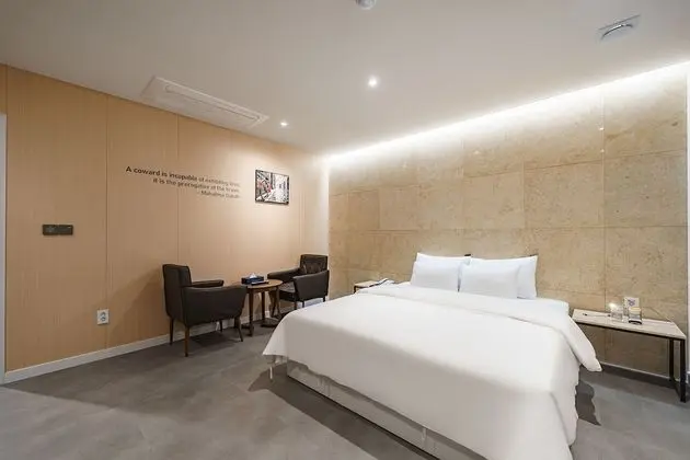 Premium Tek Büyük Yataklı Oda