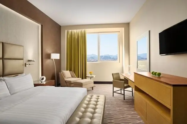 Club Room with 1 King Bed