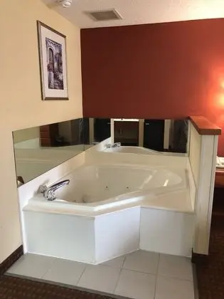 Premium Oda, 1 En Büyük (King) Boy Yatak, Sigara İçilebilir, Sıcak Su Küveti