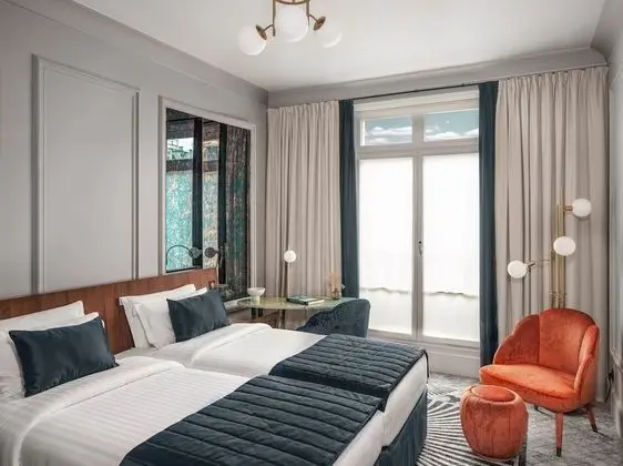 Alcove Room with Two Single Beds