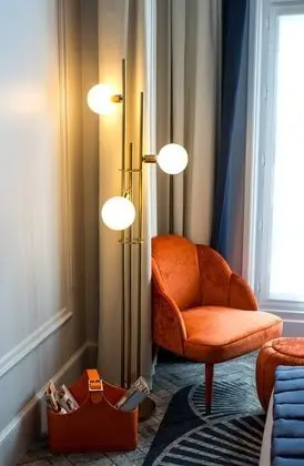 Signature Room with One Queen Bed