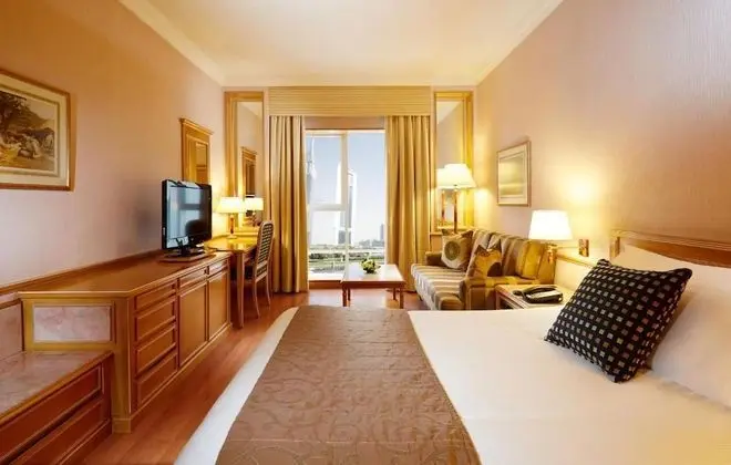 Junior Süit (with Sheikh Zayed Road View)