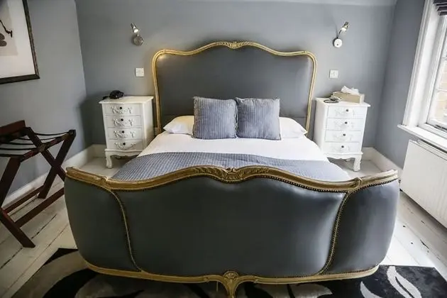 Büyük Yataklı Tek Kişilik Oda