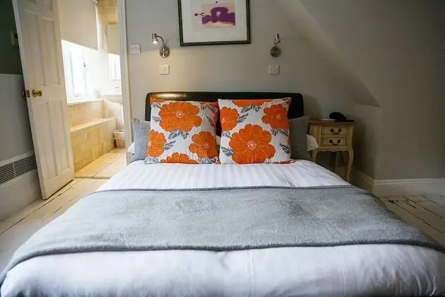 Büyük Yataklı Tek Kişilik Oda