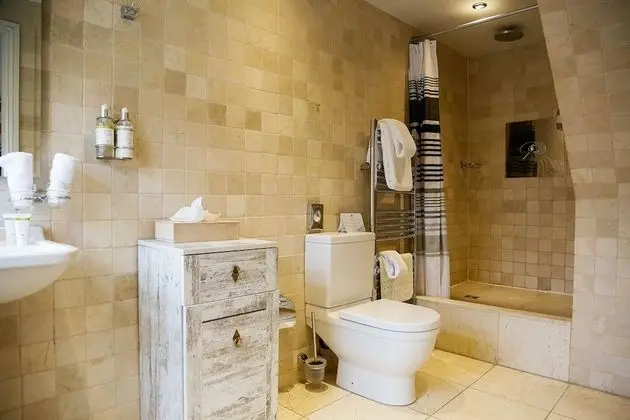 Büyük Yataklı Tek Kişilik Oda