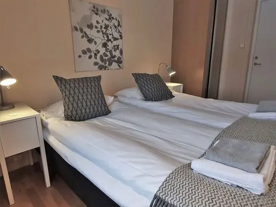 Tek Büyük veya İki Ayrı Yataklı Oda, Ortak Banyo