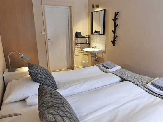 Tek Büyük veya İki Ayrı Yataklı Oda, Ortak Banyo