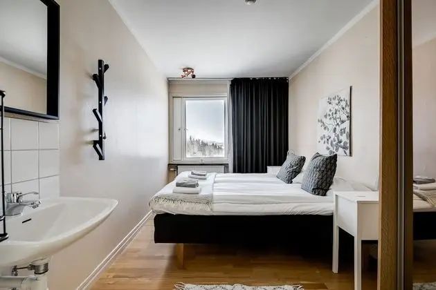 Tek Büyük veya İki Ayrı Yataklı Oda, Ortak Banyo