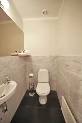 Tek Büyük veya İki Ayrı Yataklı Oda, Ortak Banyo