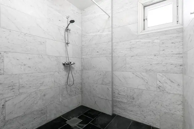 Tek Büyük veya İki Ayrı Yataklı Oda, Ortak Banyo