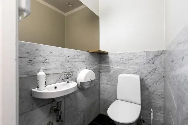 Tek Büyük veya İki Ayrı Yataklı Oda, Ortak Banyo