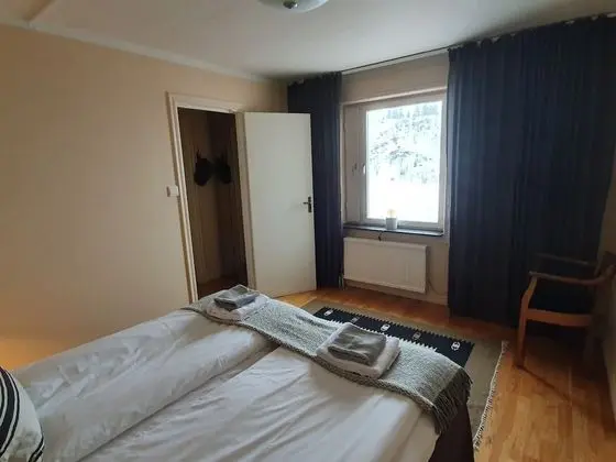 Tek Büyük Yataklı Oda (Private WC shared shower)