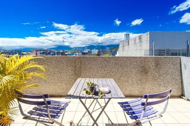 Üç Kişilik Oda, Balkon