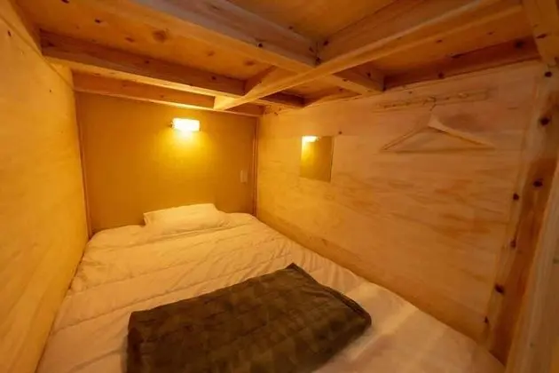Ortak Ranzalı Oda, Sadece kadınlar için (Lower Bunk)