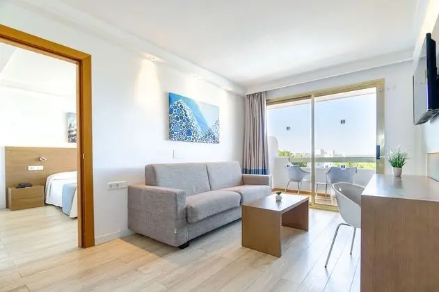 Süit, Balkon, Havuz Manzaralı