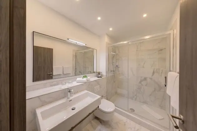 Tek Büyük Yataklı Oda, Balkon, Deniz Manzaralı