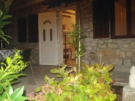 Apart Daire (Milo - 50m from the sea - A1(2))