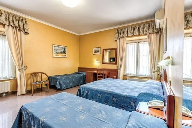 Standard Üç Kişilik Oda