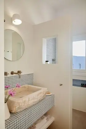 Deluxe room with outdoor jacuzzi and sea view