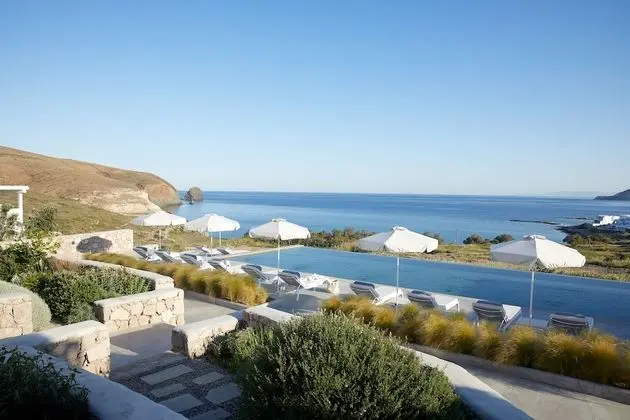 Deluxe room with outdoor jacuzzi and sea view