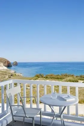 Deluxe room with outdoor jacuzzi and sea view