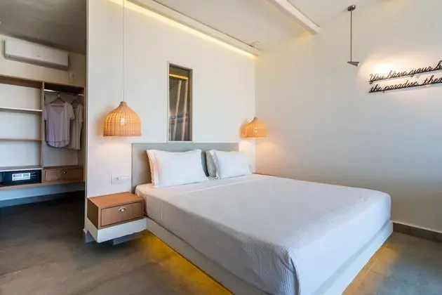 Deluxe Triple Suite with outdoor private pool and sea view