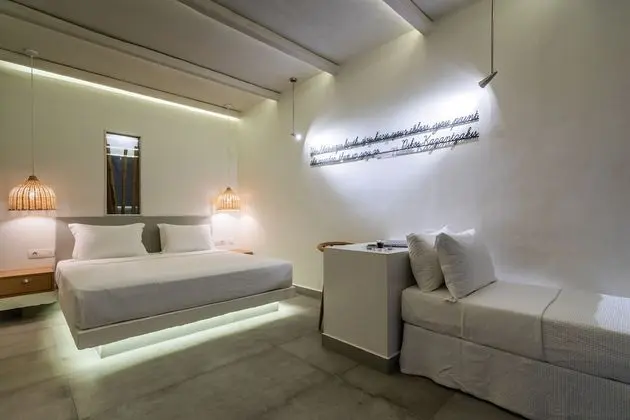 Deluxe Triple Suite with outdoor private pool and sea view
