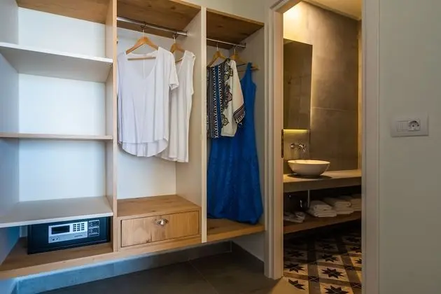 Deluxe Triple Suite with outdoor private pool and sea view