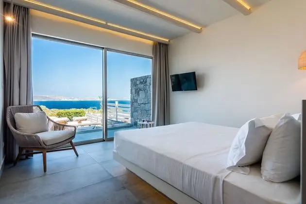 Family Suite with outdoor private pool and sea view