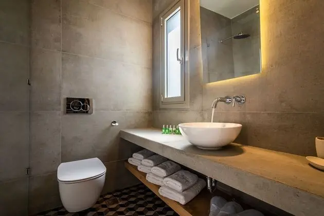 Family Suite with outdoor private pool and sea view