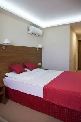 Büyük Yataklı Tek Kişilik Oda
