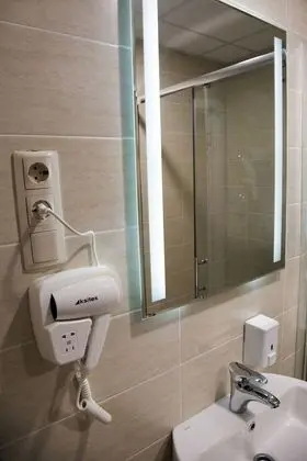 Büyük Yataklı Tek Kişilik Oda
