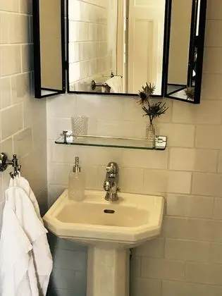 Tek Büyük Yataklı Oda (West)