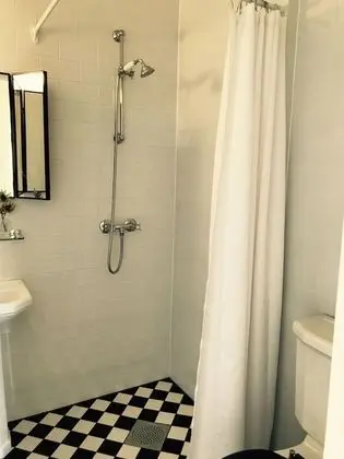 Tek Büyük Yataklı Oda (West)