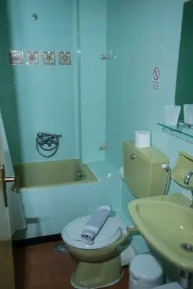 Üç Kişilik Oda