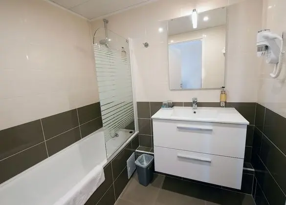 Standard Tek Büyük Yataklı Oda