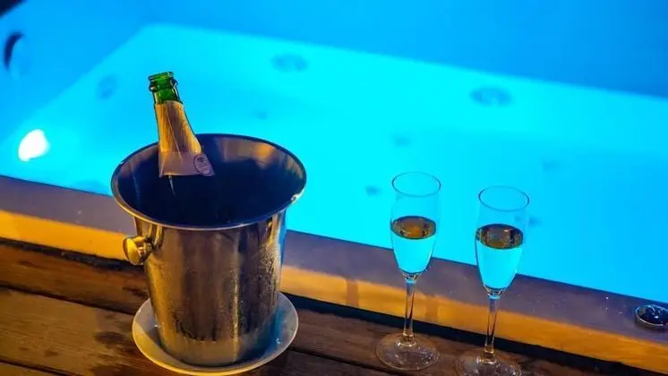 Suite Superior Premium - Luna privada con vistas panorámicas al cielo y jacuzzi