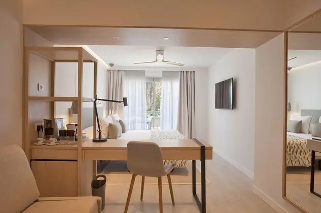 Premium Tek Büyük Yataklı Oda, Kısmi Deniz Manzarası