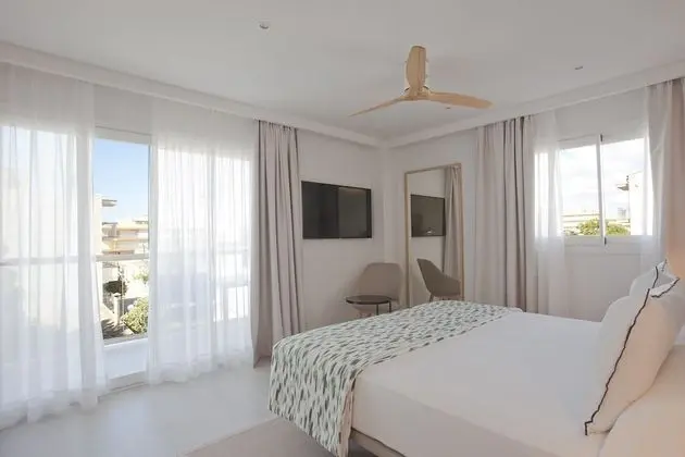 Premium Tek Büyük Yataklı Oda (Street Views)